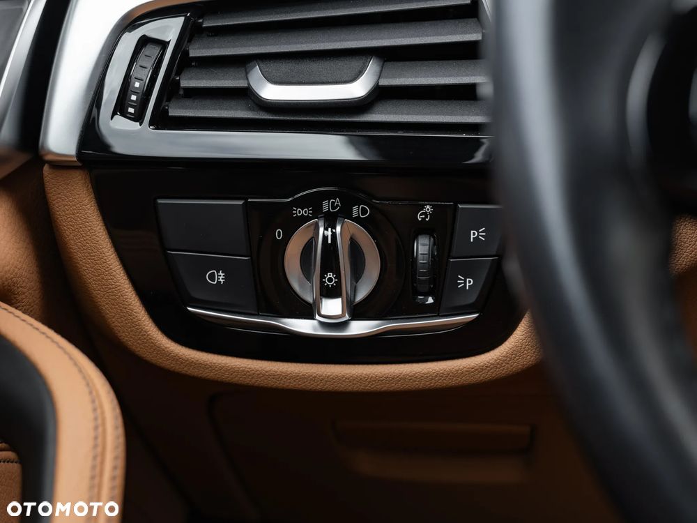 BMW Seria 5 518d mHEV Luxury Line - 36