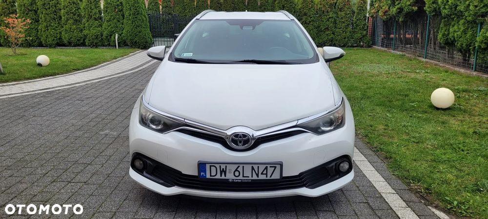 Toyota Auris 1.6 D-4D Premium - 1