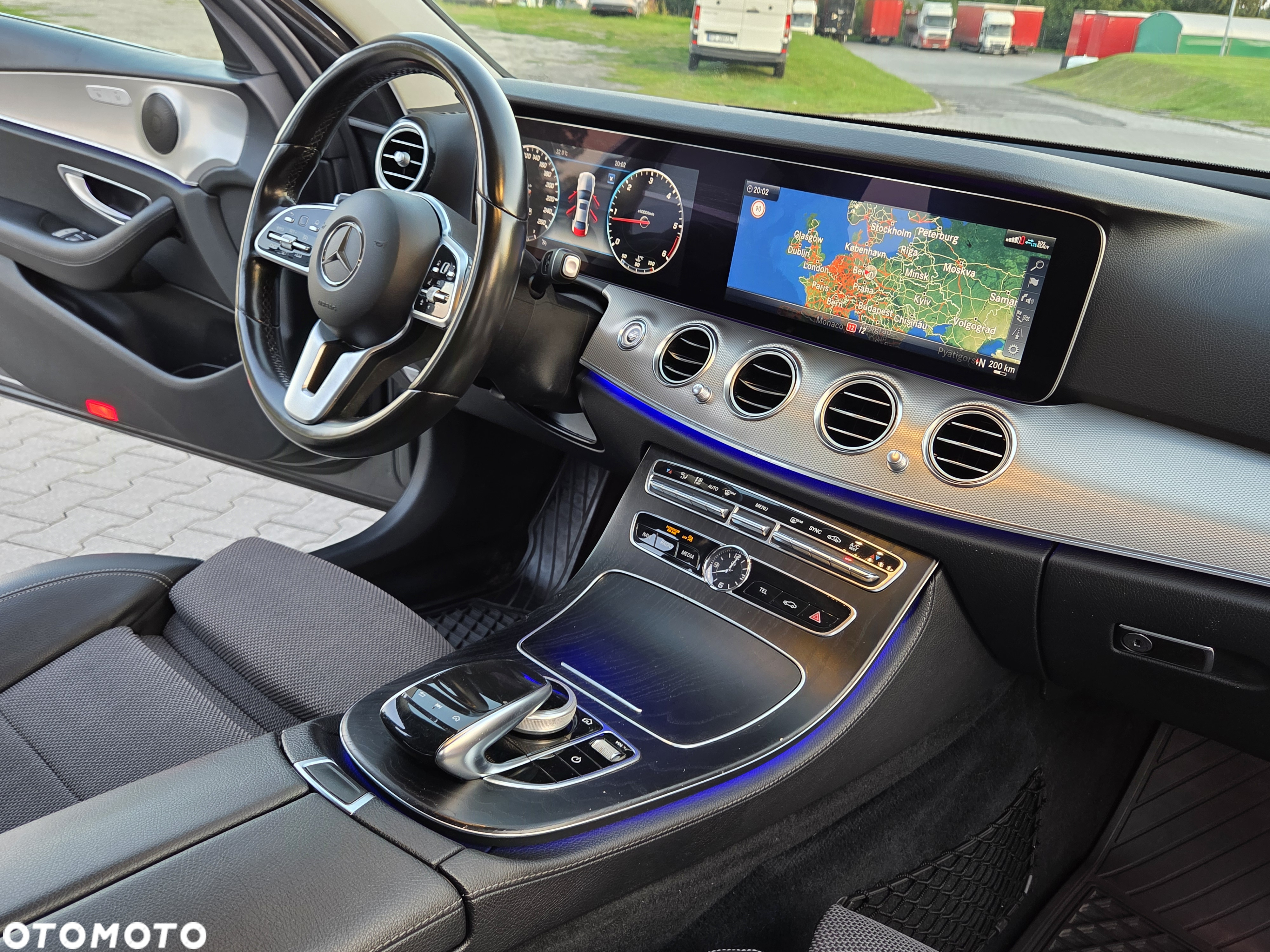Mercedes-Benz Klasa E 220 d T 9G-TRONIC Exclusive - 17