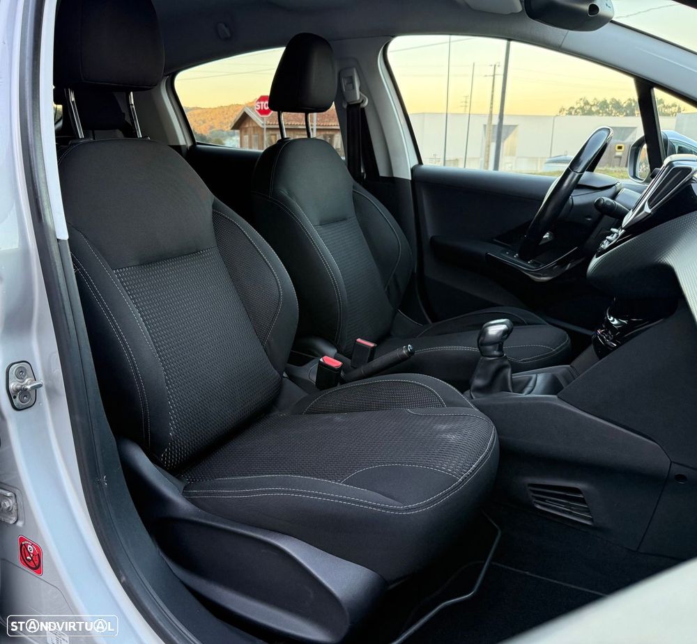 Peugeot 208 1.2 PureTech Allure - 22