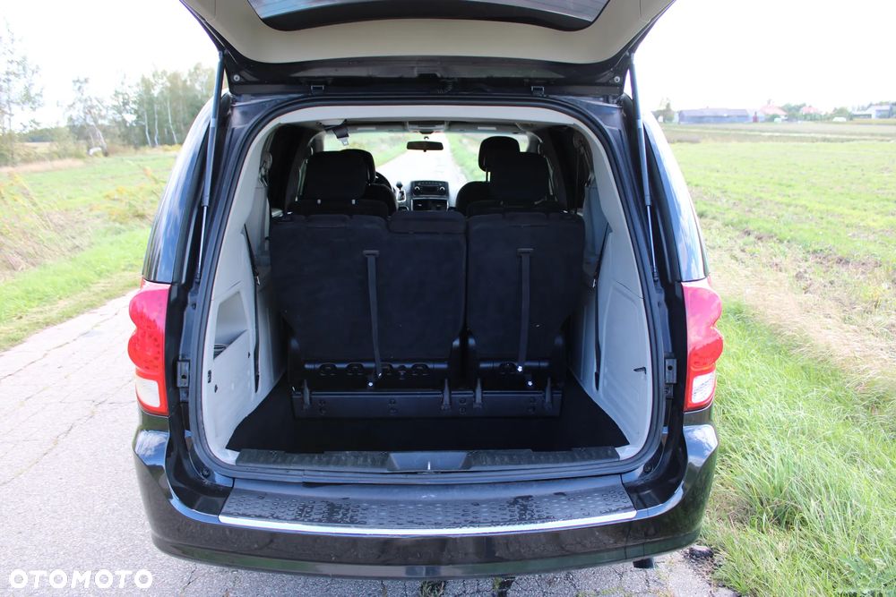 Dodge Grand Caravan - 10