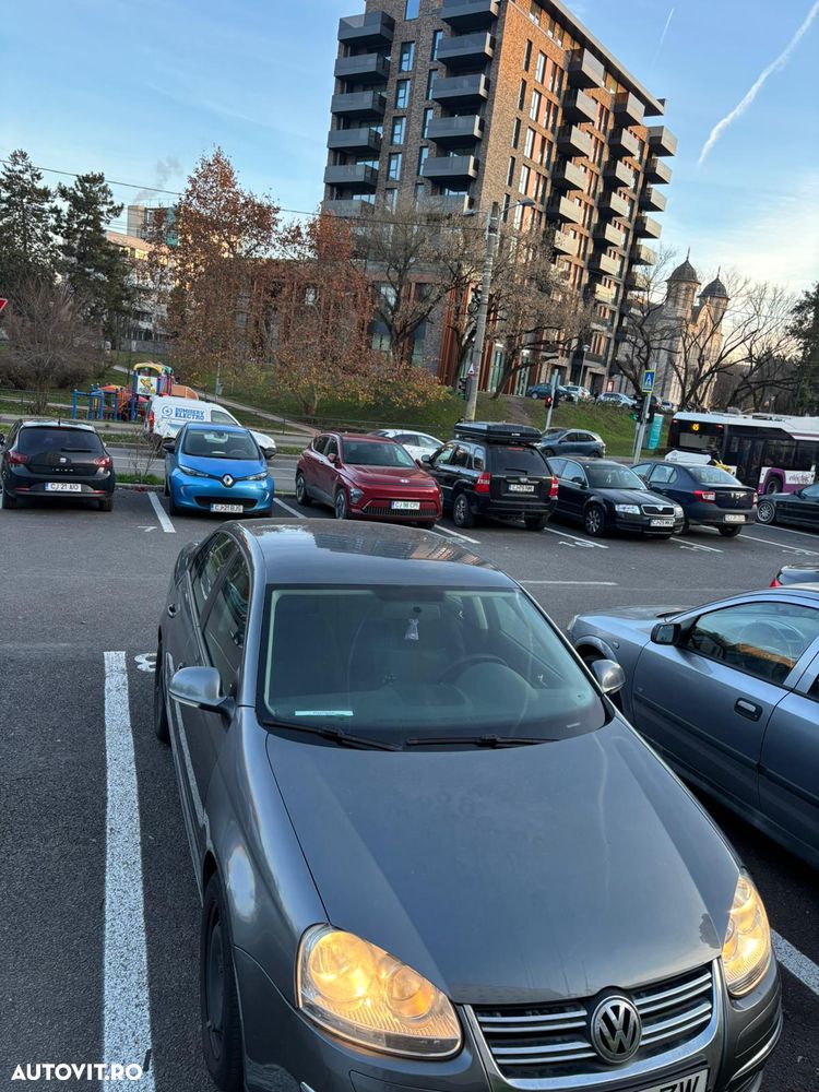 Volkswagen Jetta - 2