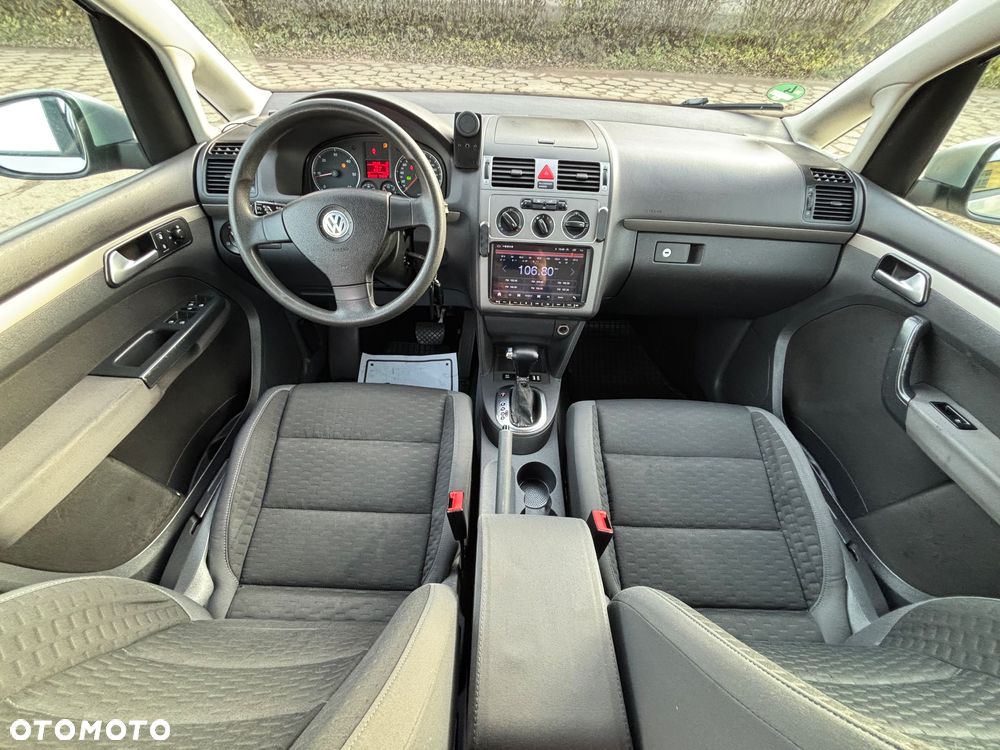 Volkswagen Touran 1.9 TDI DSG Conceptline - 23