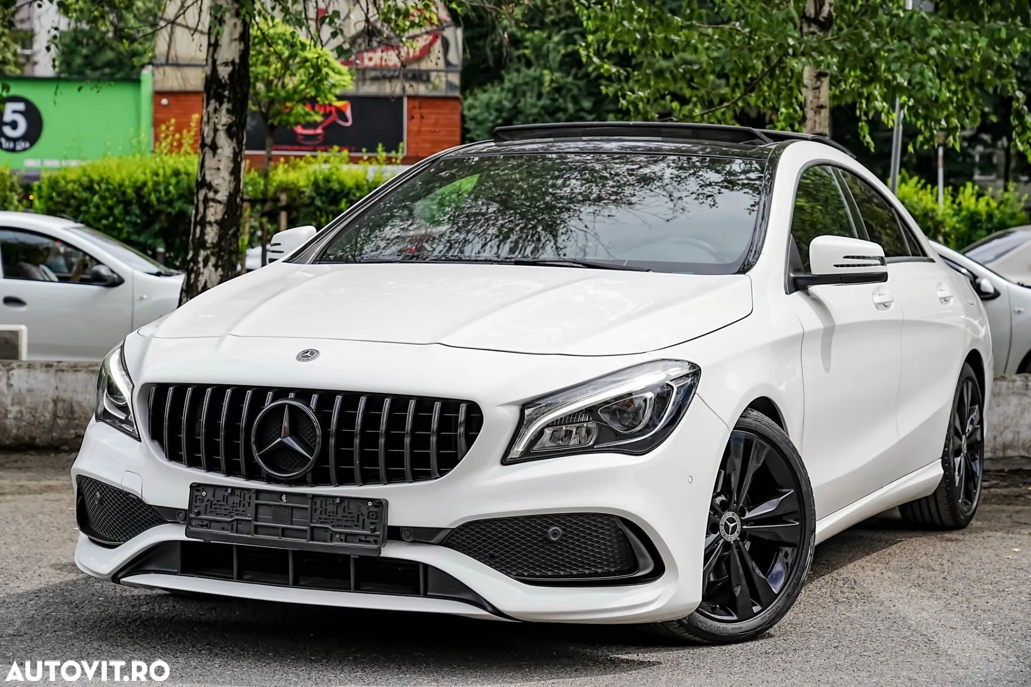 Mercedes-Benz CLA 180 7G-DCT AMG Line - 1