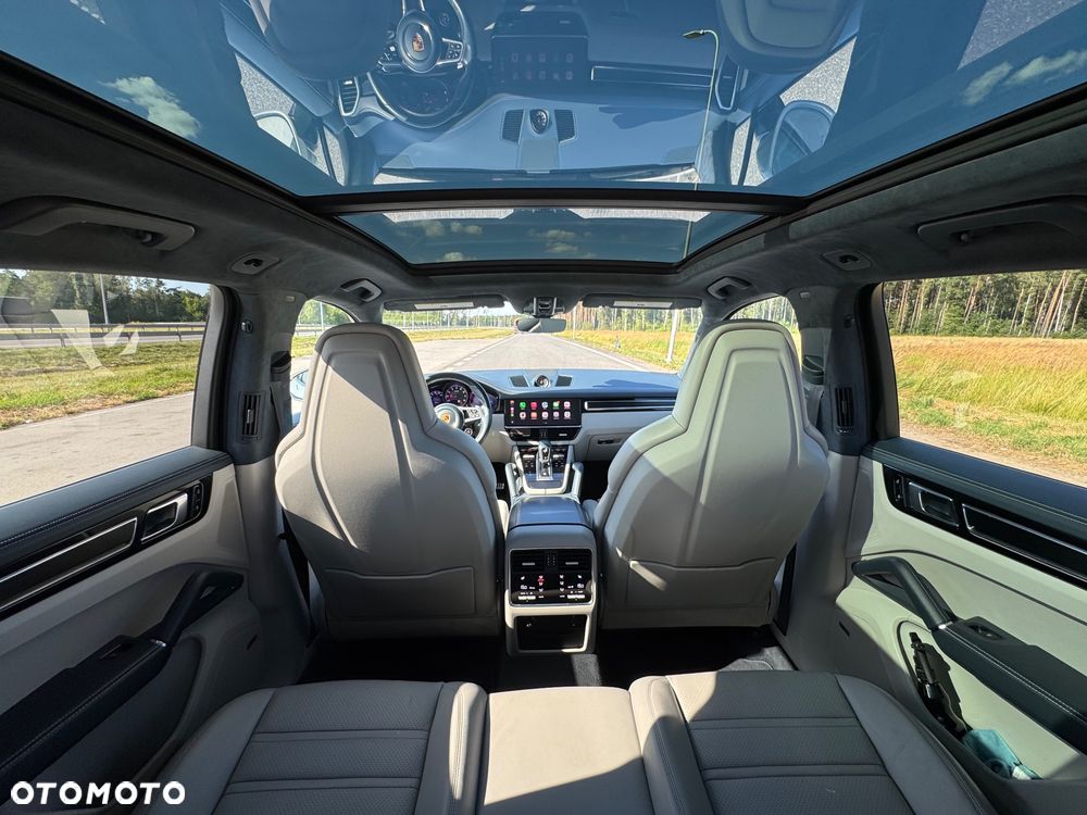 Porsche Cayenne - 23