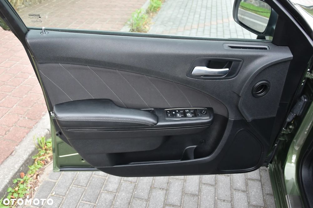 Dodge Charger 3.6 GT - 26
