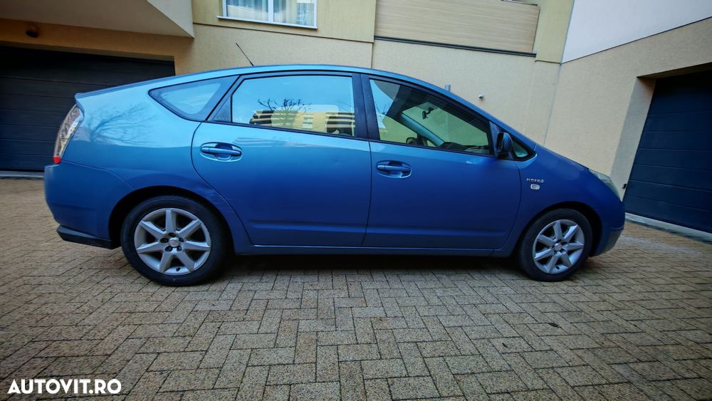 Toyota Prius (Hybrid) - 10