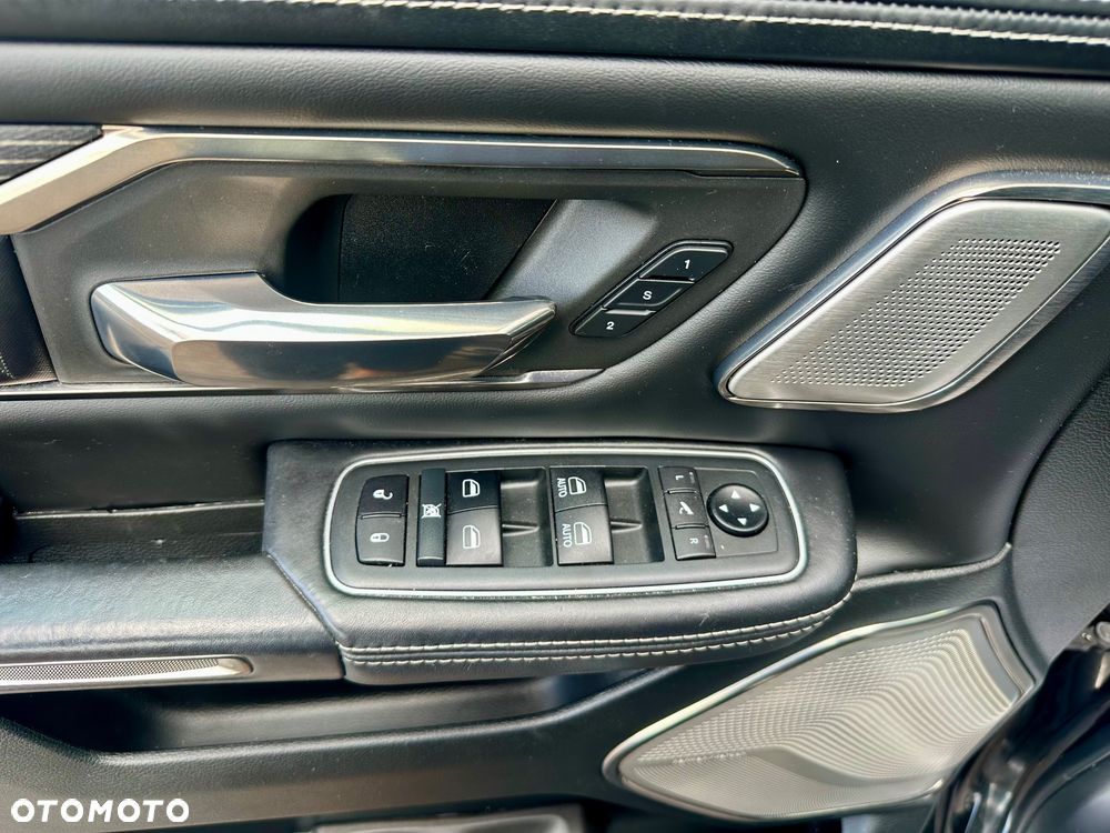 RAM 1500 Crew Cab Shortbed Limited - 12