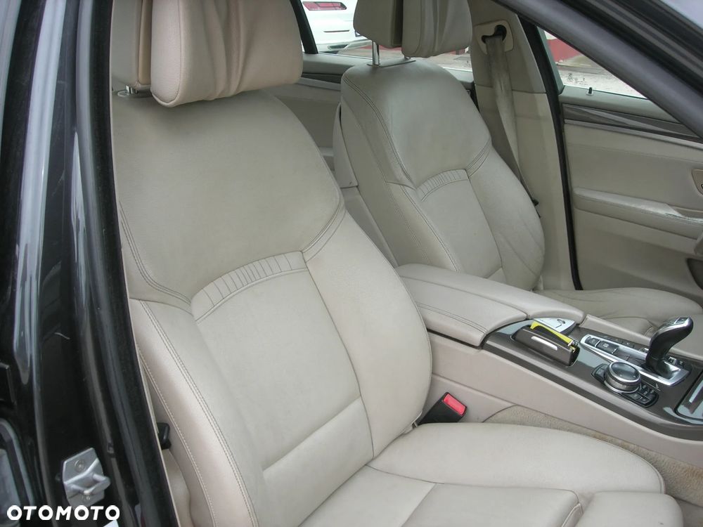 BMW Seria 5 525d xDrive Sport-Aut Luxury Line - 24