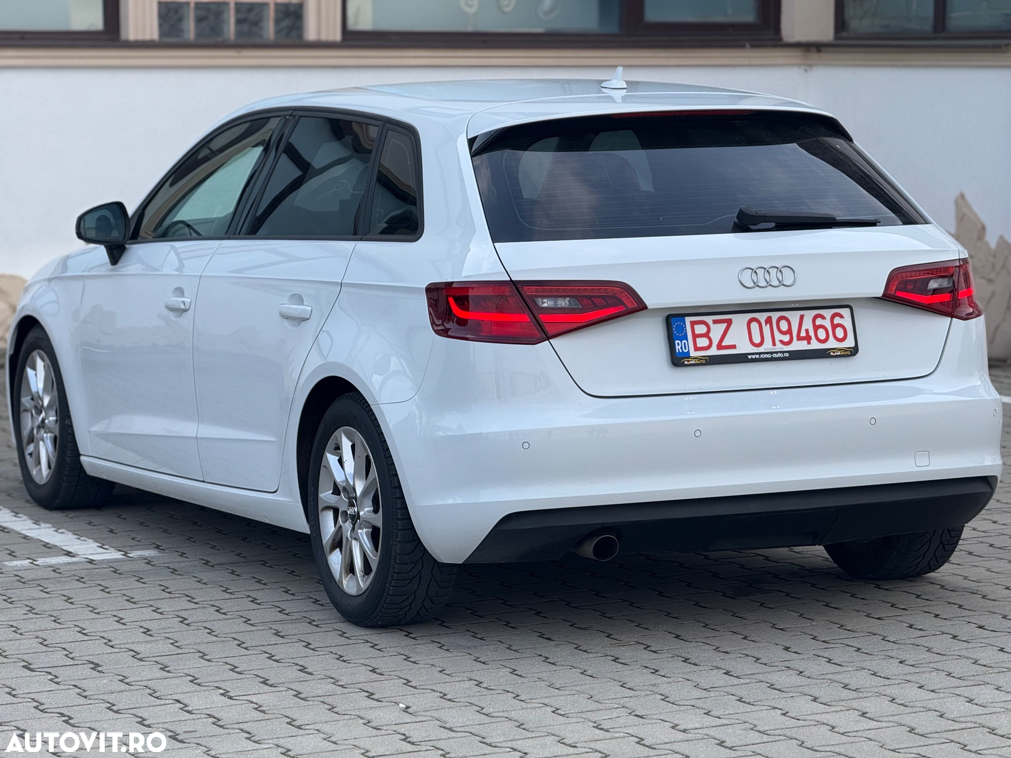 Audi A3 1.6 TDI Sportback (clean diesel) S tronic Attraction - 8