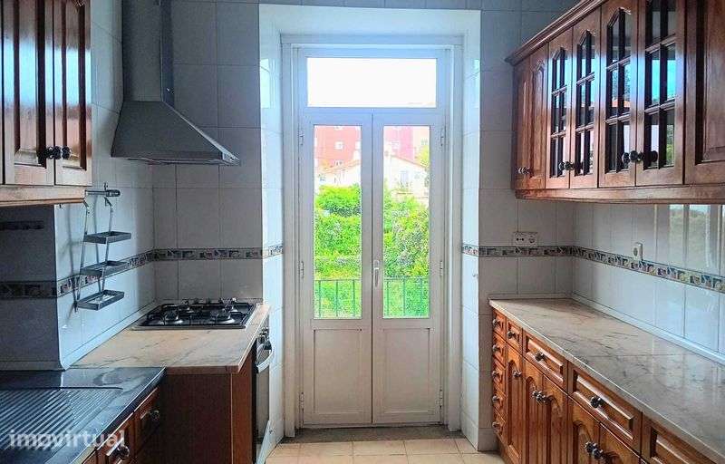 Excelente apartamento T2 no centro de Alcântara - Grande imagem: 2/12
