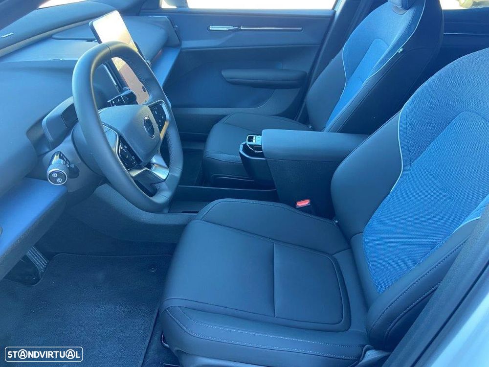 Volvo EX30 51 kWh Single Motor Plus - 11