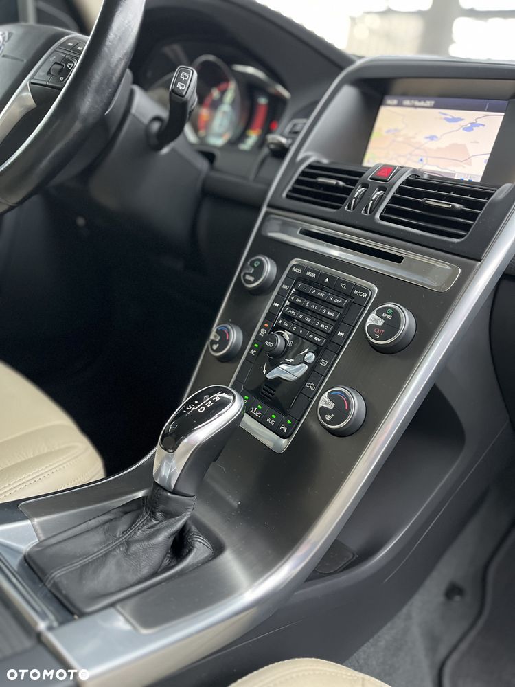 Volvo XC 60 D4 Geartronic Momentum - 23