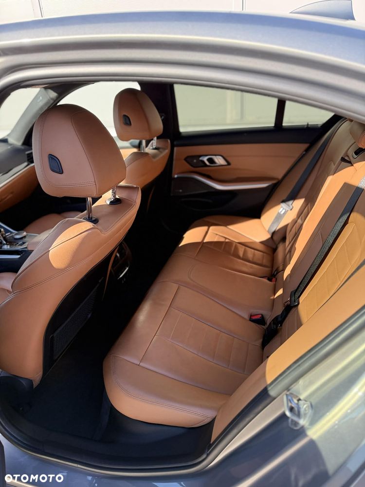 BMW Seria 3 330i M Sport sport - 16