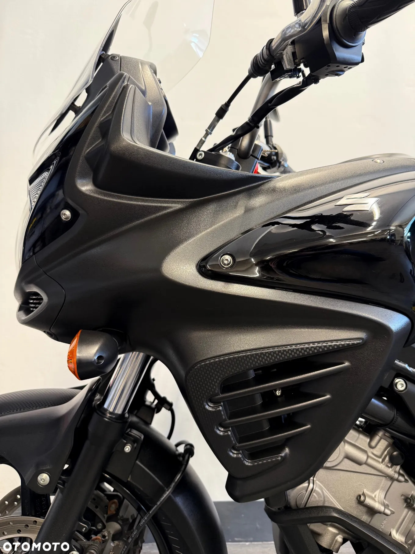 Suzuki V-STROM - 25