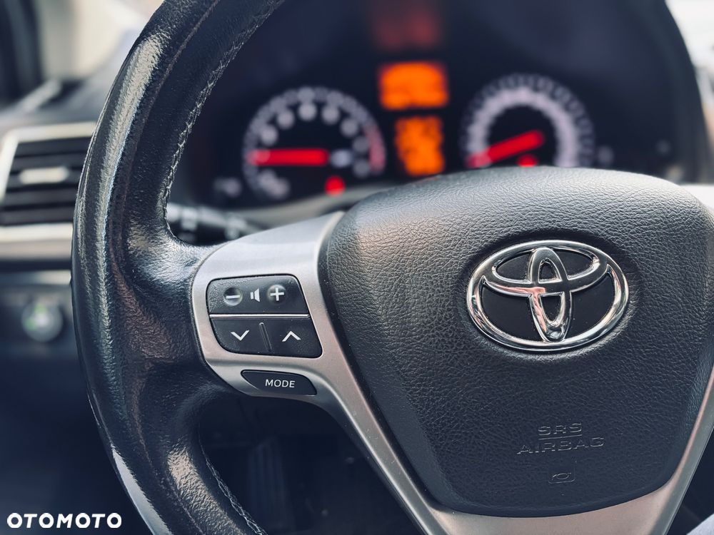 Toyota Avensis 1.8 Sol NAVI - 11