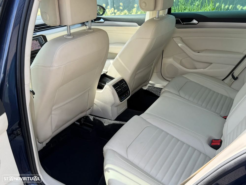 VW Passat Variant - 10