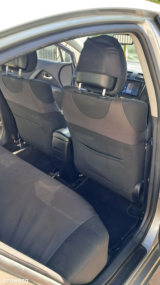 Toyota Avensis 1.8 Comfort - 9