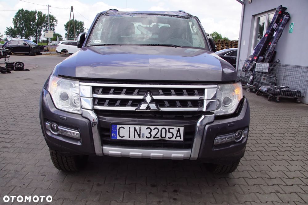 Auto na części 692106889 Mitsubishi Pajero IV 3.2 DID LIFT 4M41U 200KM 2014 krótki zderzak lampa felgi skrzynia silnik głowica deska amortyzator błotnik skrzynia wydech tłumik ćwiartka lampa klapa szyba tylna fotele - 2