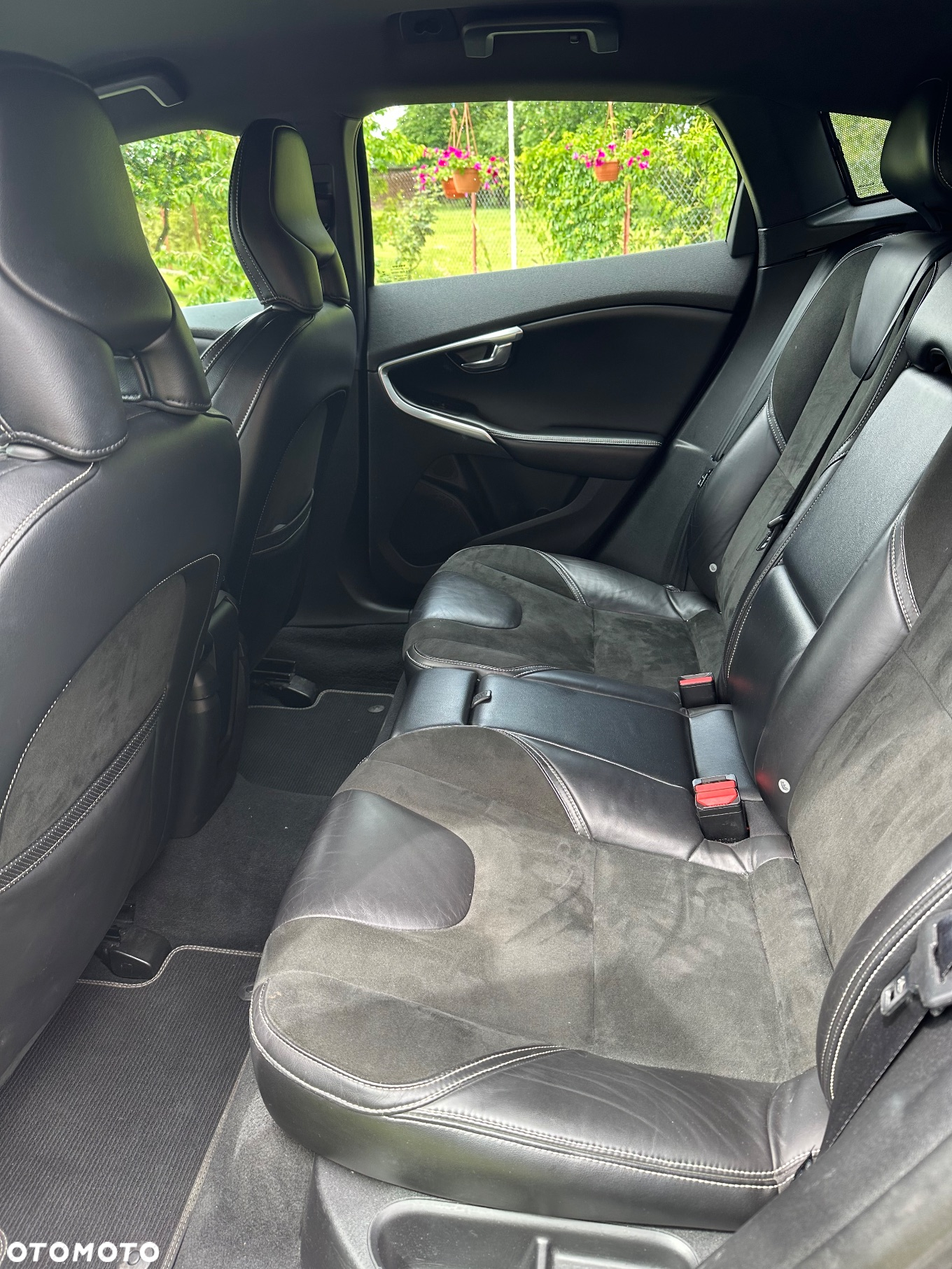 Volvo V40 D4 Drive-E R-Design Momentum - 12