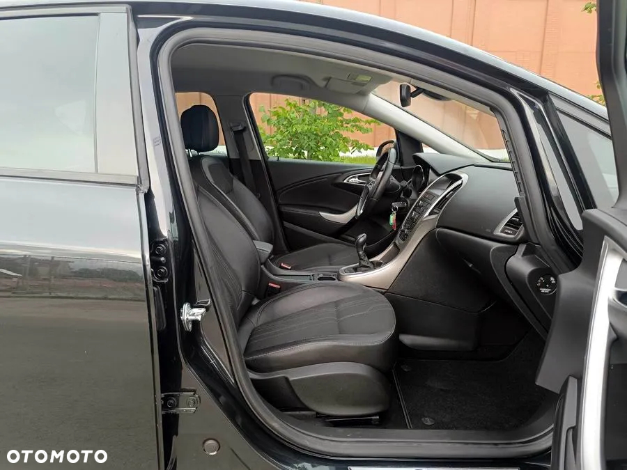 Opel Astra 1.4 Turbo 150 Jahre - 13