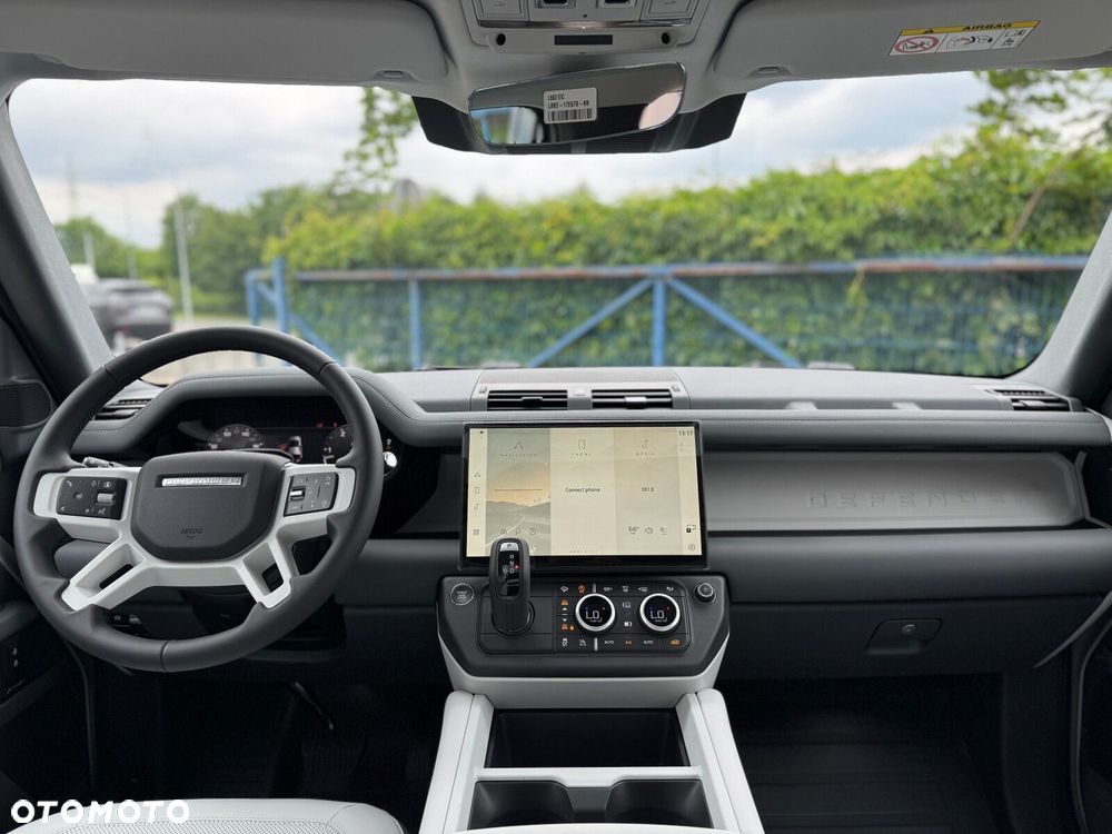 Land Rover Defender - 22