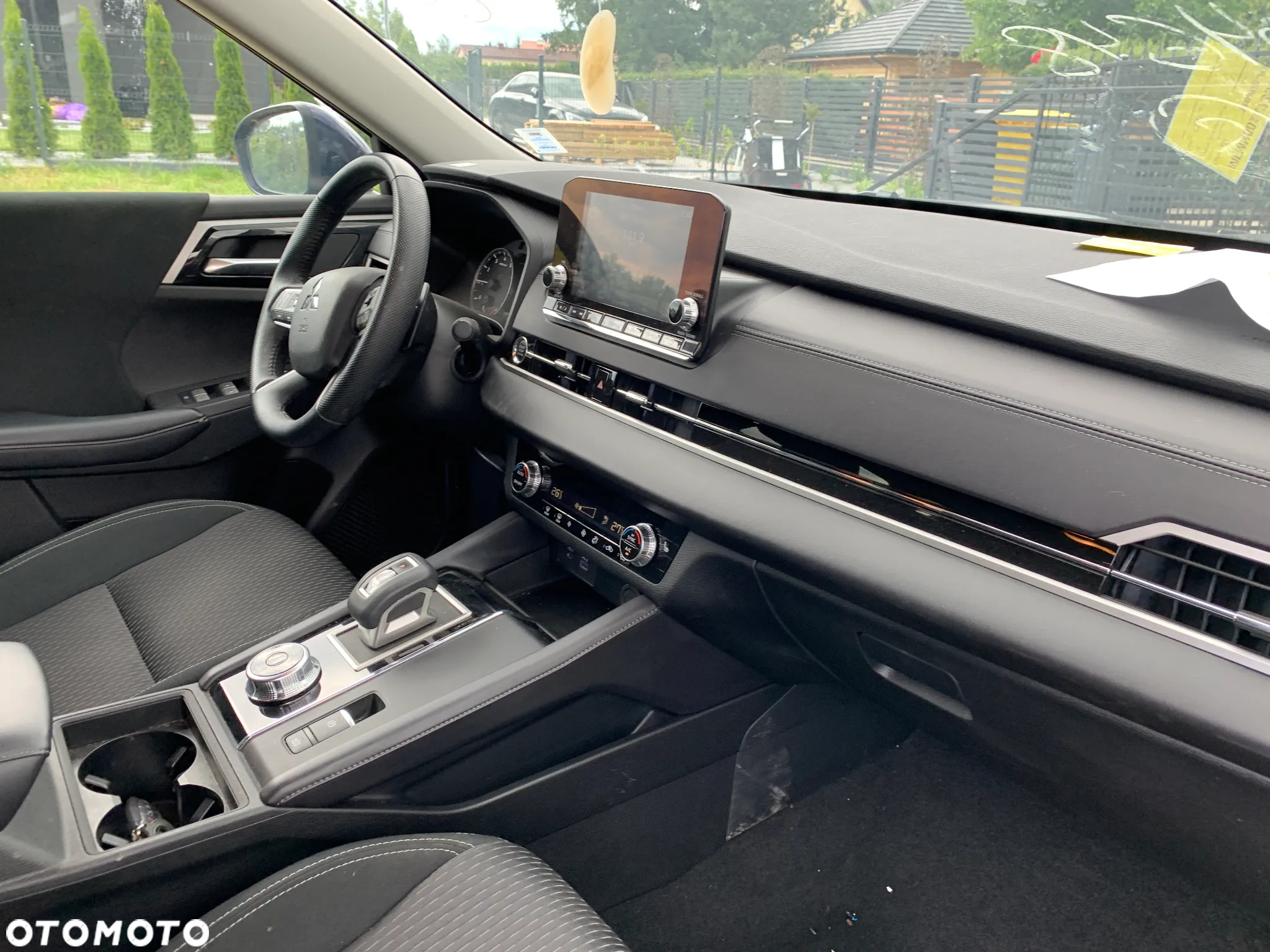 Mitsubishi Outlander - 16
