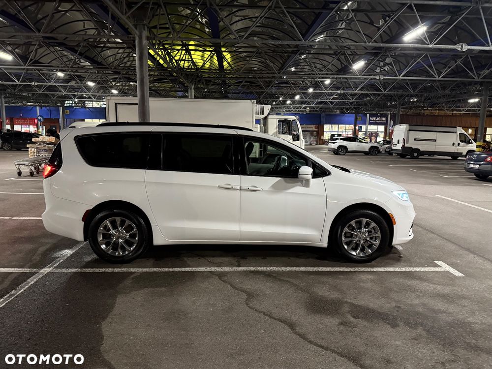 Chrysler Pacifica - 3