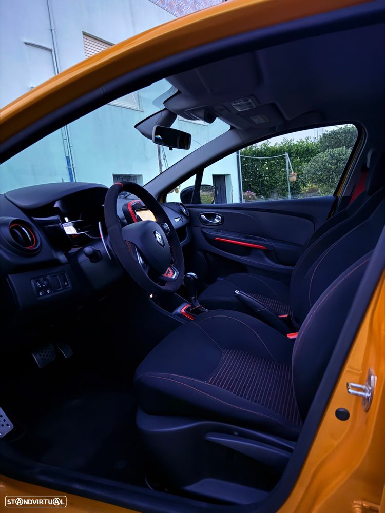 Renault Clio TCe 220 EDC R.S. Trophy - 6