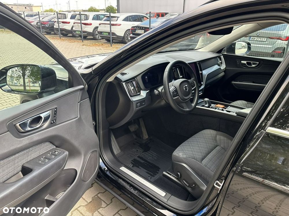 Volvo XC 60 B5 B AWD Momentum Pro - 11