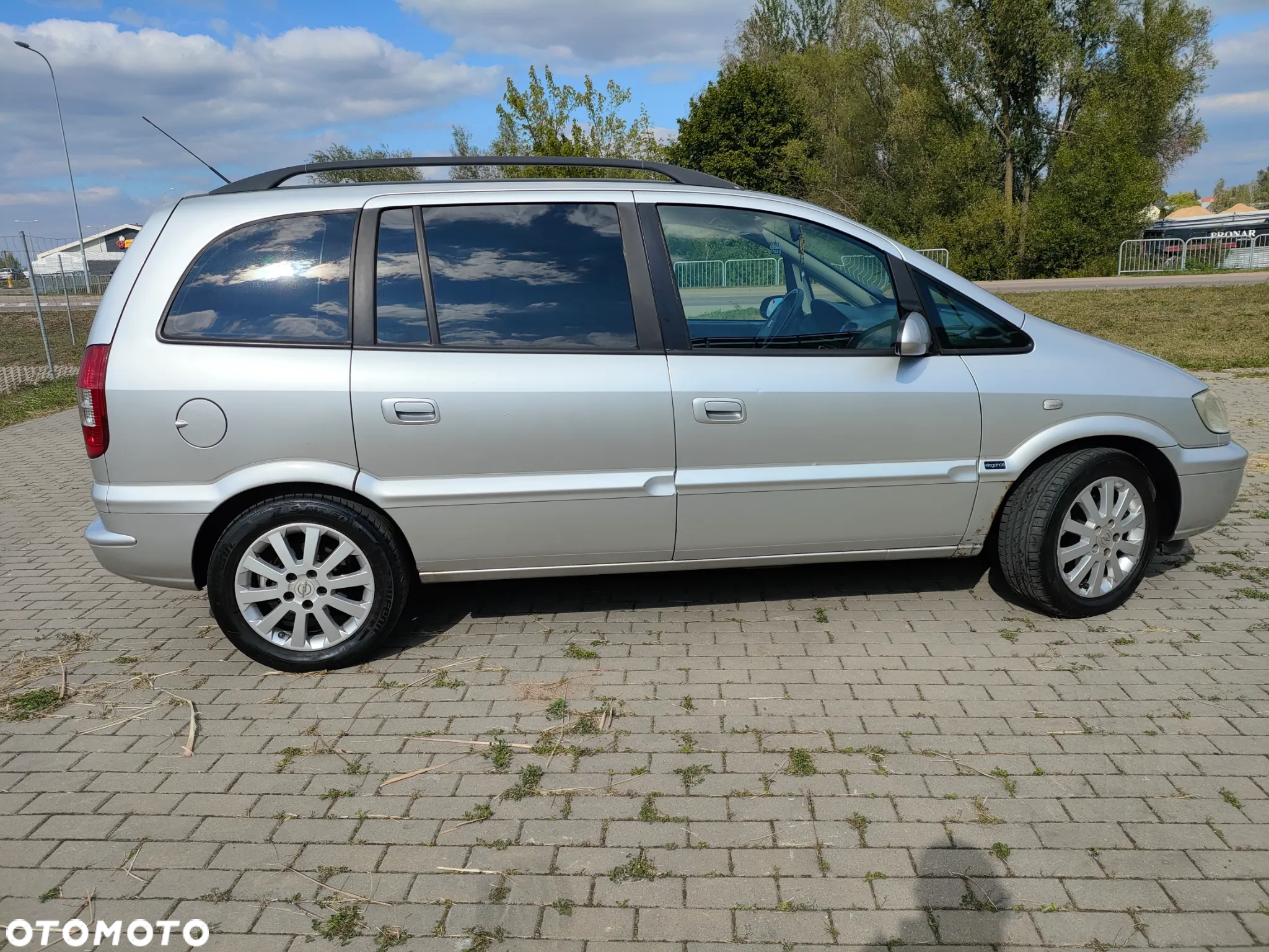Opel Zafira 1.8 16V Elegance - 2
