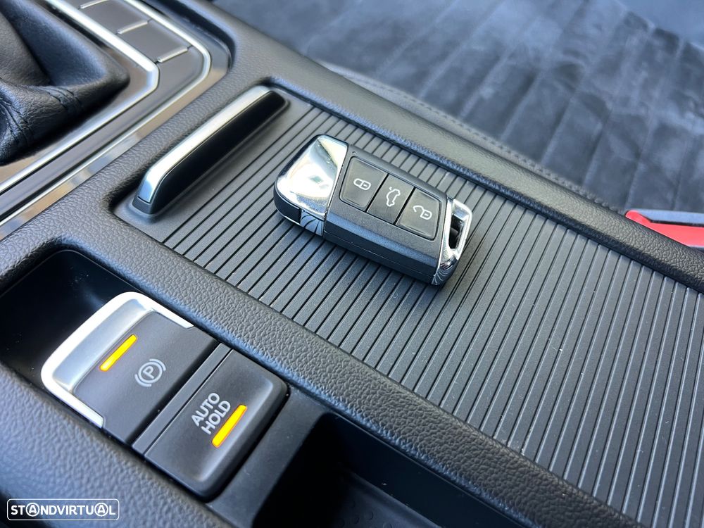 VW Passat 2.0 TDI Confortline DSG - 37