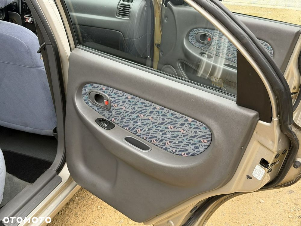 Kia Sephia - 19