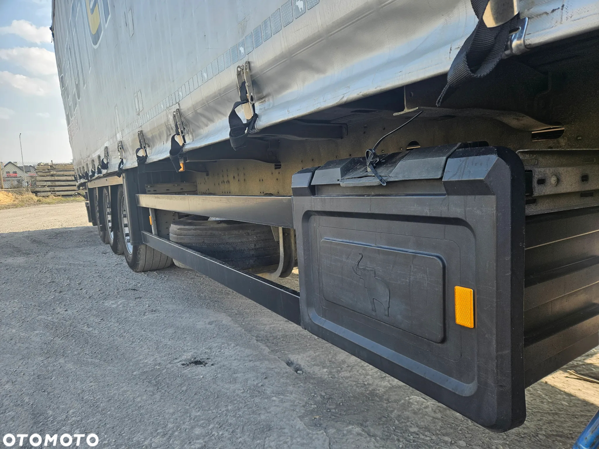 Schmitz Cargobull Varios super stan nowy dach - 13