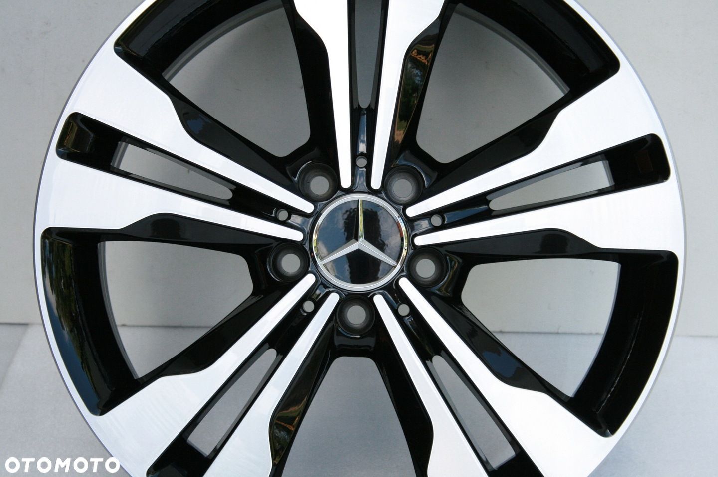 FELGI MERCEDES V VITO A CLA B C GLA GLB 18 OE A2464010400 ORYGINALNE - 1