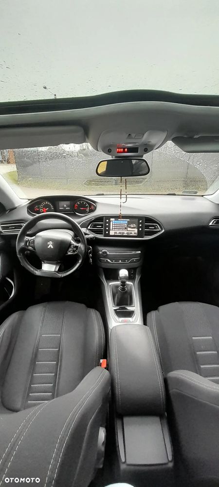 Peugeot 308 1.6 THP Allure - 22