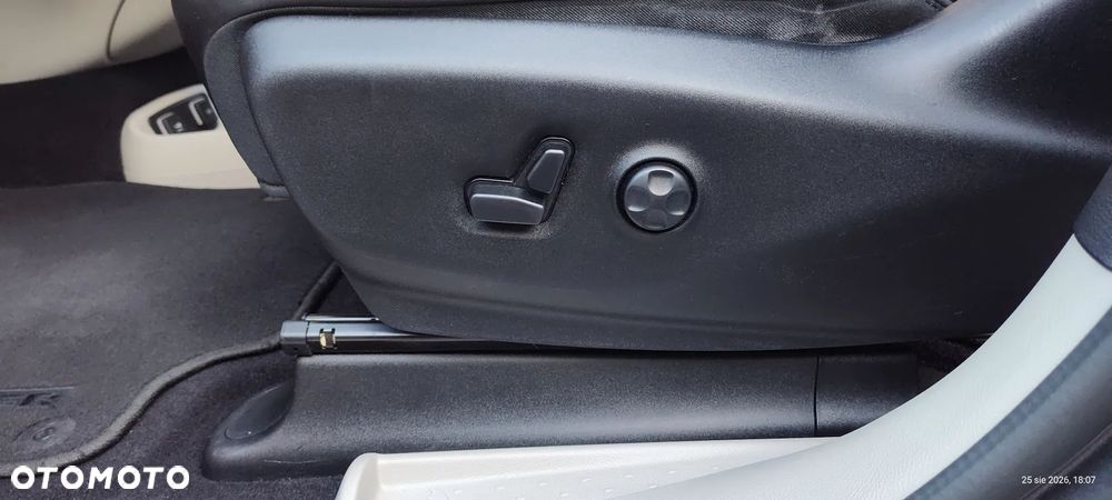 Chrysler Pacifica - 12