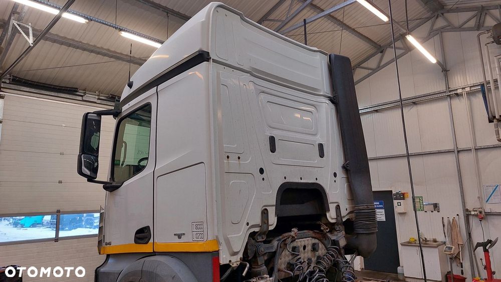 MERCEDES ACTROS MP4 KABINA KPL STREAM SPACE WĄSKA 2,30 - 4