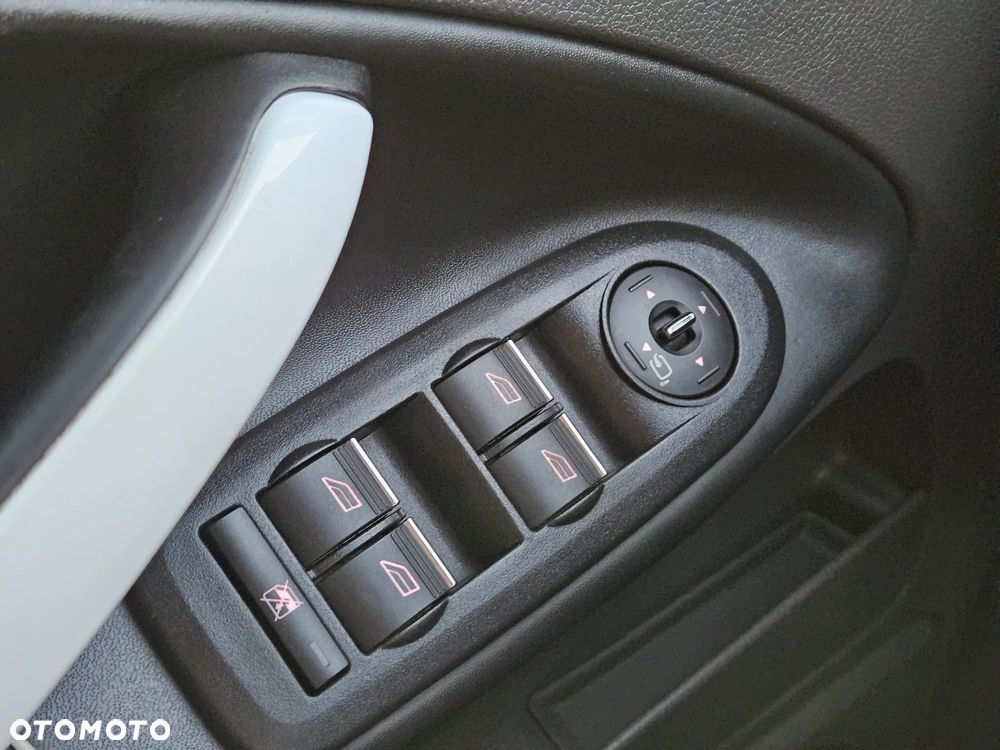 Ford Kuga 2.0 TDCi Individual MPS6 - 26