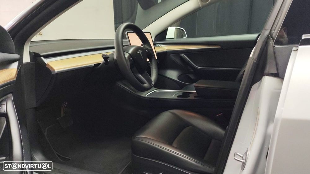 Tesla Model 3 - 9