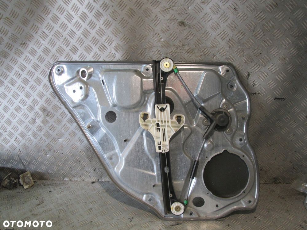 PODNOŚNIK MECHANIZM SZYBY PRAWY TYŁ ELEKTRYCZNY VW POLO IV 9N 01- 5 DRZWI - 3
