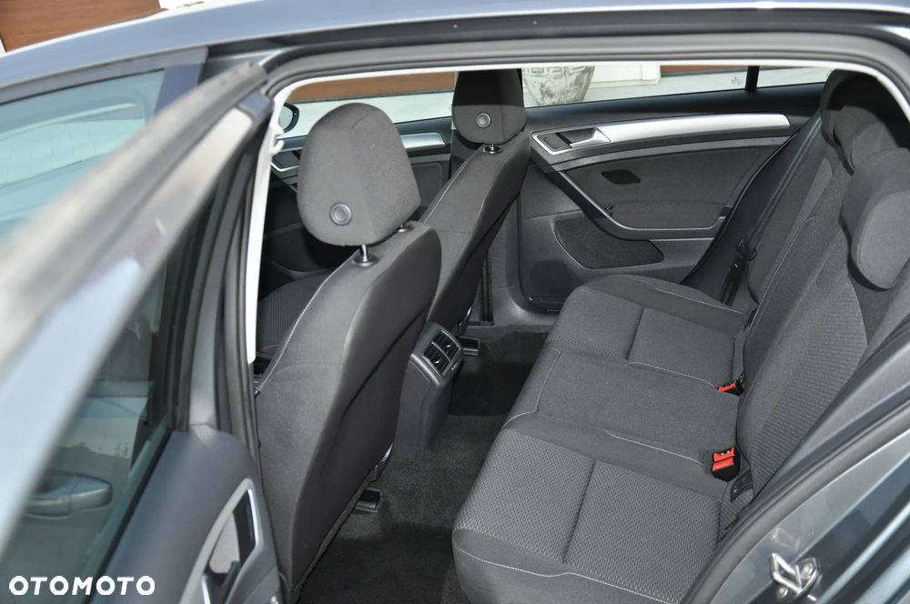 Volkswagen Golf - 10