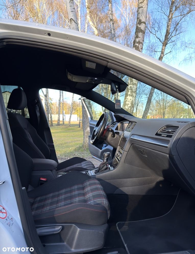 Volkswagen Golf GTI (BlueMotion Technology) DSG - 11