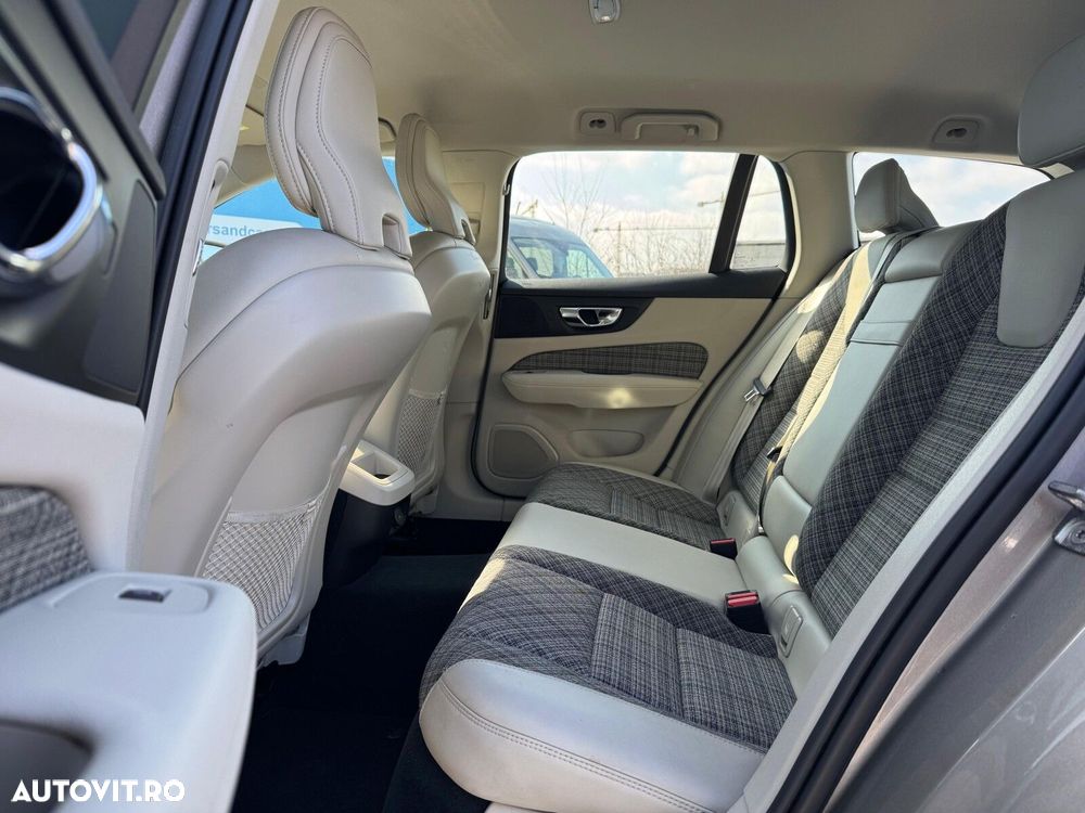 Volvo V60 B4 MHEV AT8 FWD Momentum Pro - 8