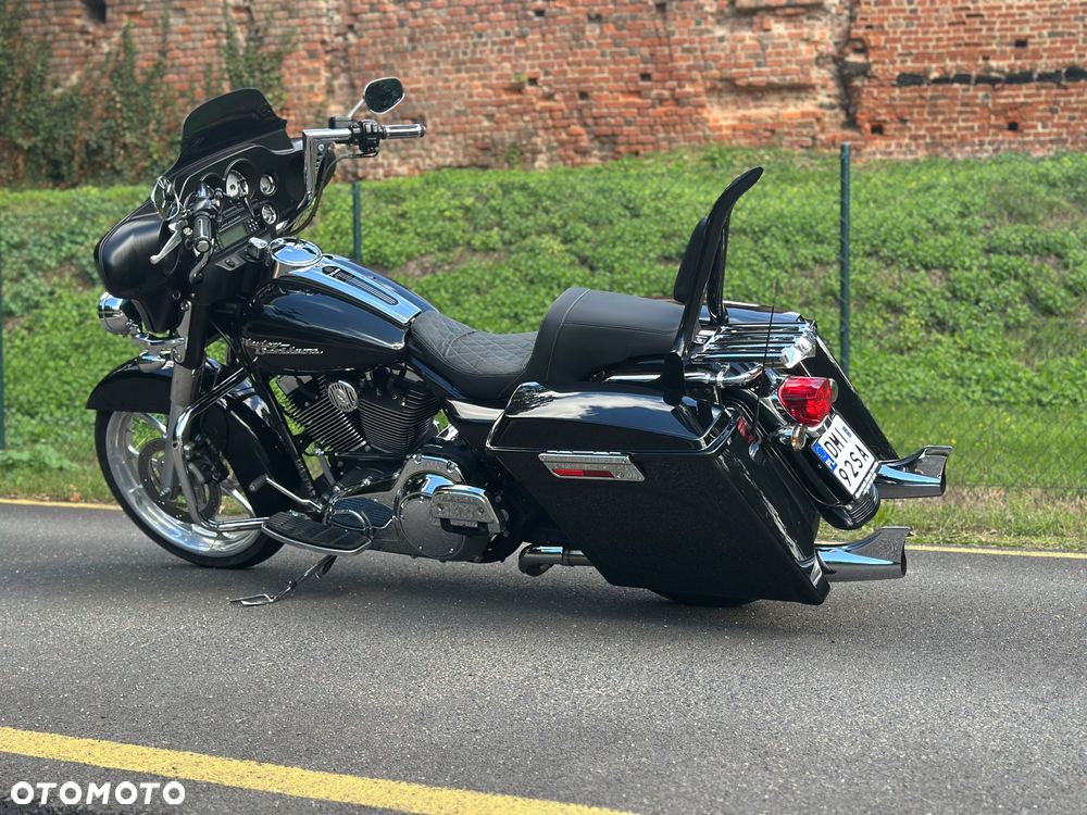 Harley-Davidson Touring Street Glide - 11
