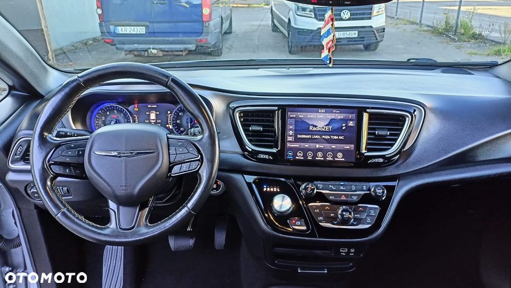 Chrysler Pacifica - 5