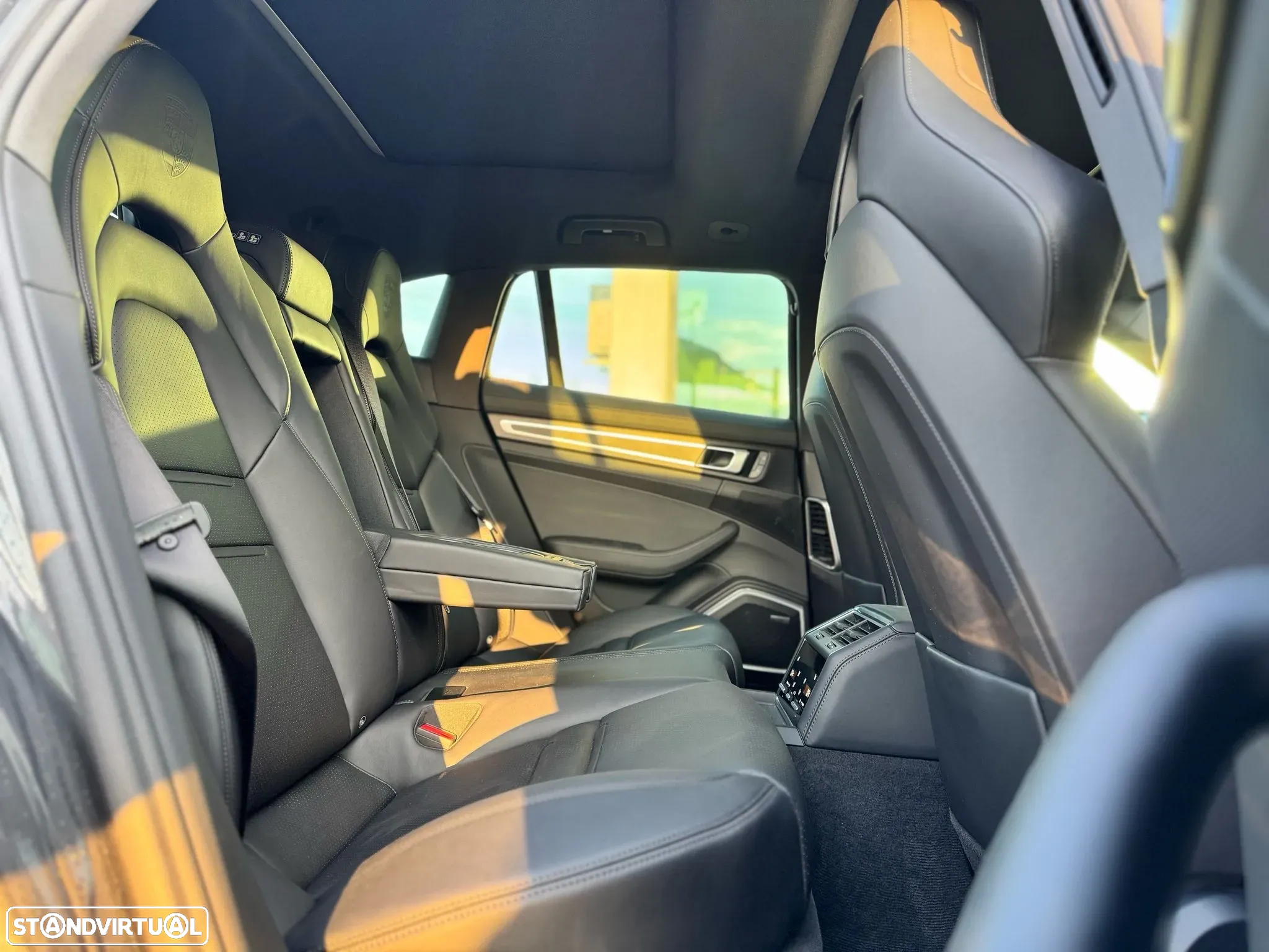 Porsche Panamera Sport Turismo 4 E-Hybrid Platinum Edition PDLS - 8