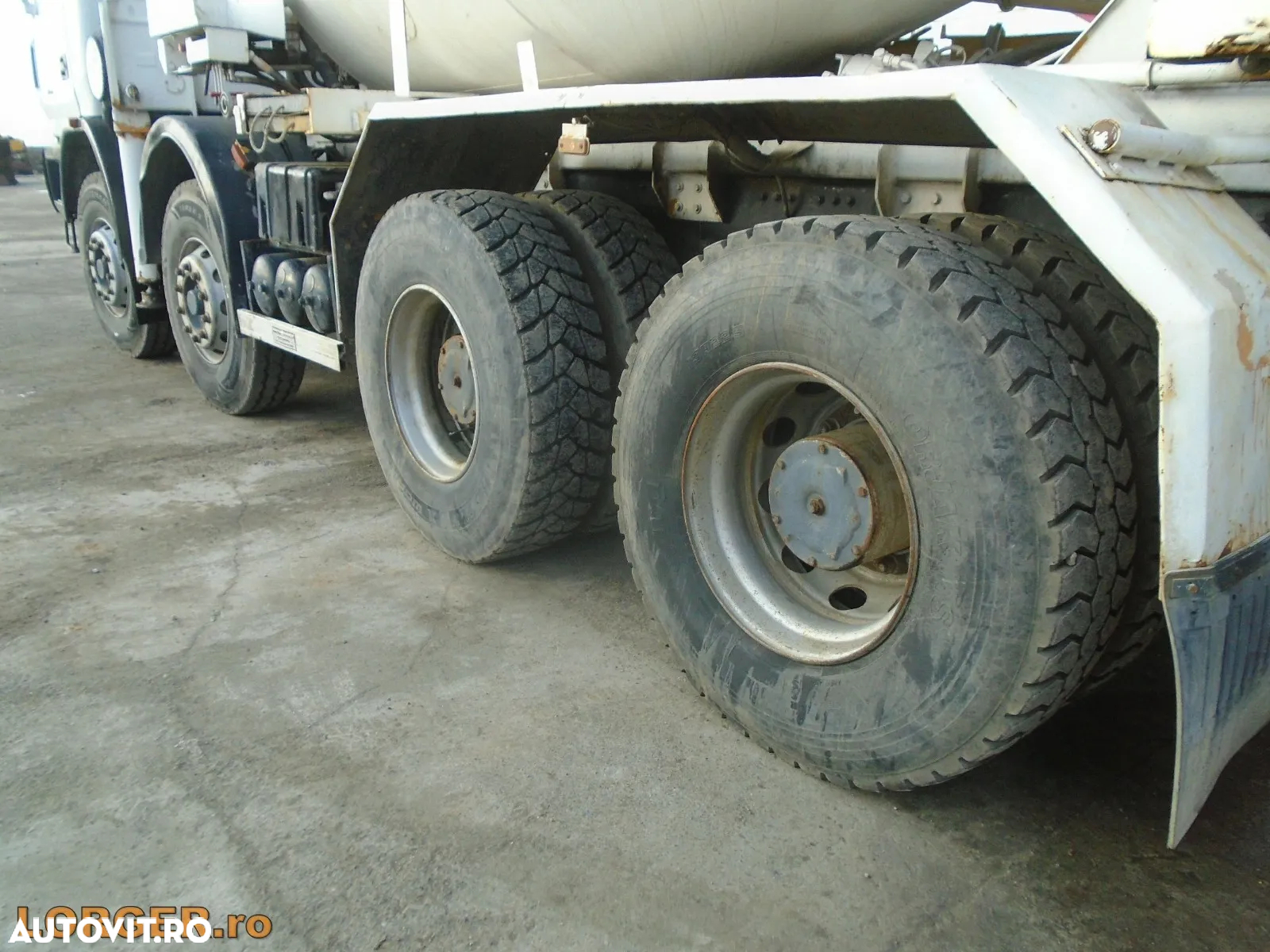 Iveco ASTRA HD8 84.45 cu pompa de beton - 8