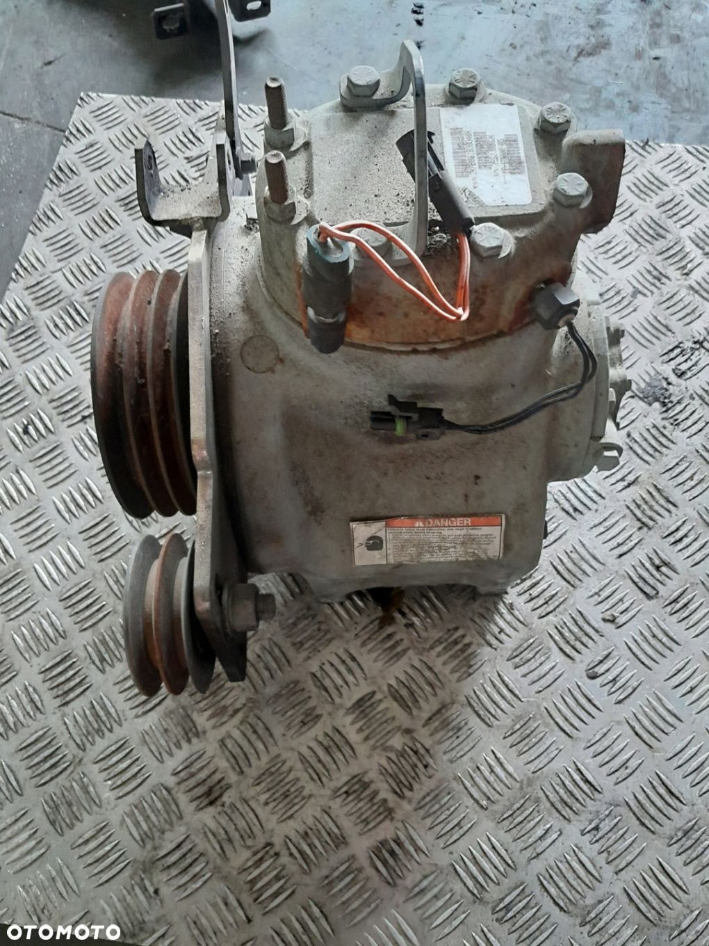 KOMPRESOR SPRĘŻARKA CARRIER SUPRA 522/544/550/750/750 MT - 1