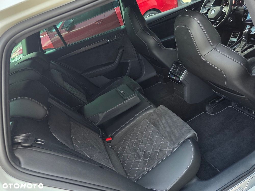 Skoda Superb 2.0 TDI SCR Sportline DSG - 8